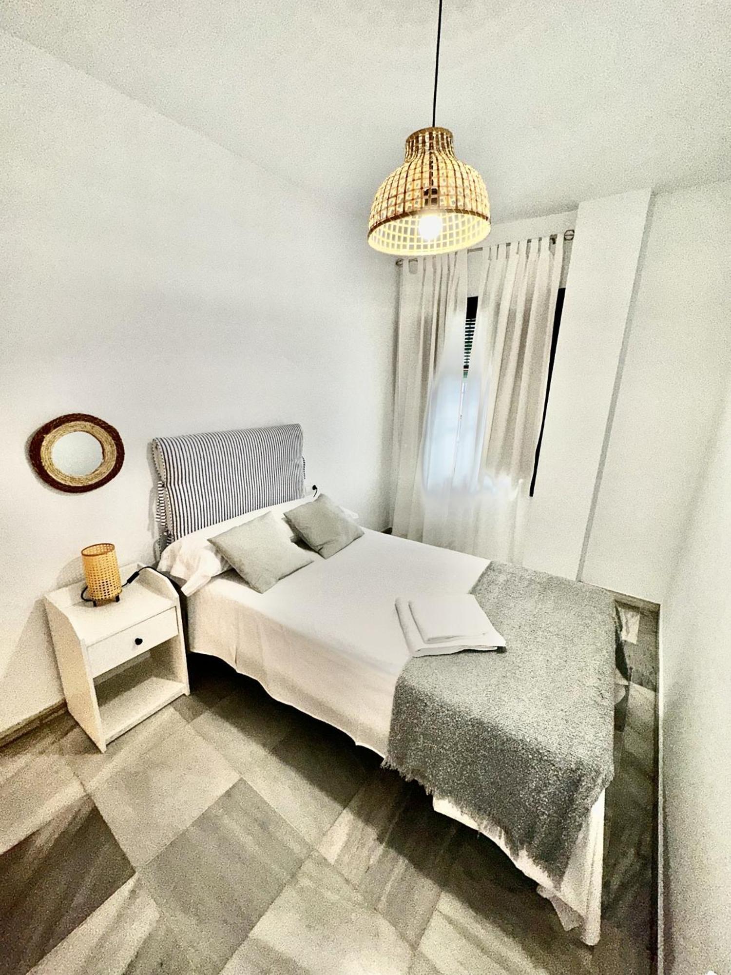 Apartamento Arellano Apartment Carmona  Bagian luar foto
