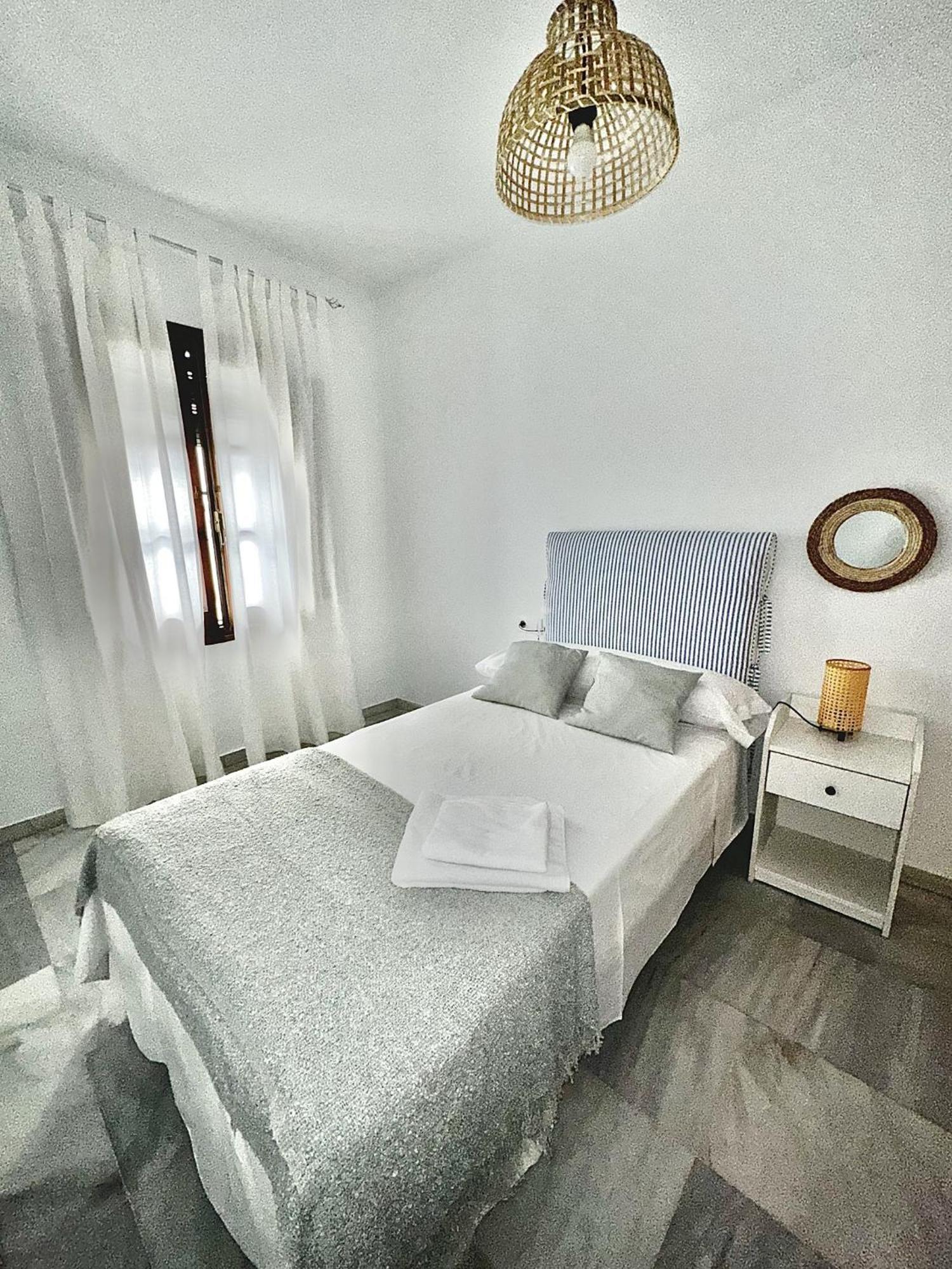 Apartamento Arellano Apartment Carmona  Bagian luar foto