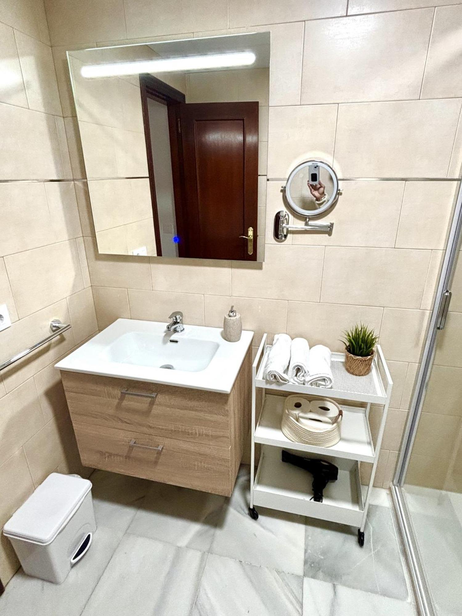 Apartamento Arellano Apartment Carmona  Bagian luar foto
